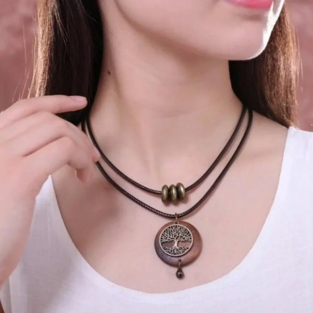 Bomlewe Necklace - Picture 4 of 4